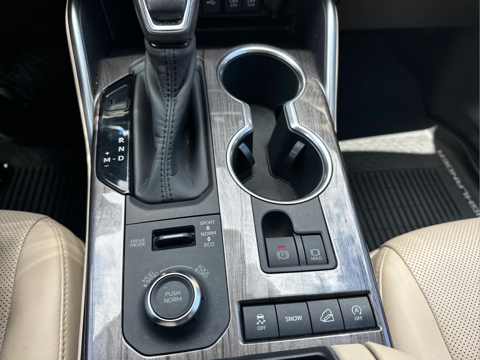 Used 2020 Blizzard Pearl Toyota Limited image 29