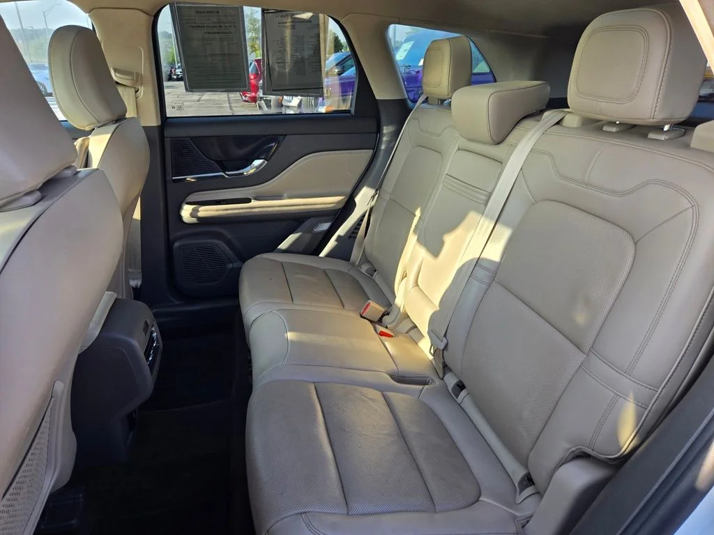 Used 2022 White Lincoln Reserve image 30