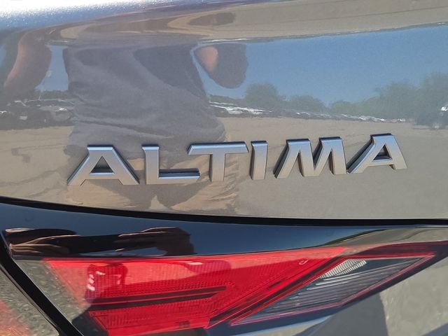 Used 2024 Gun Metallic Nissan 2.5 S image 5
