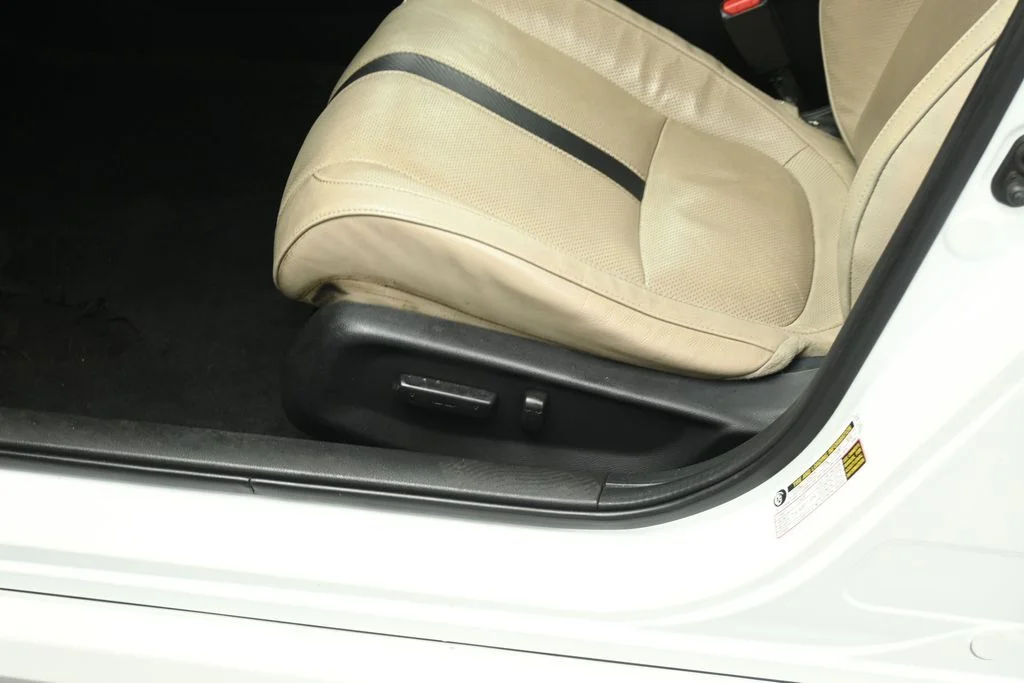 Used 2016 White Honda Touring image 9