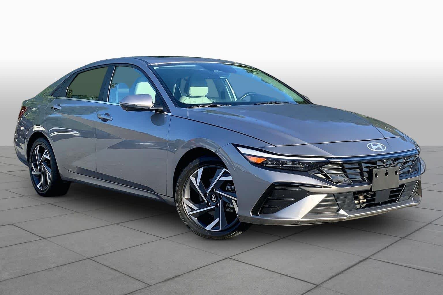 Used 2024 Fluid Metal Hyundai Limited image 3