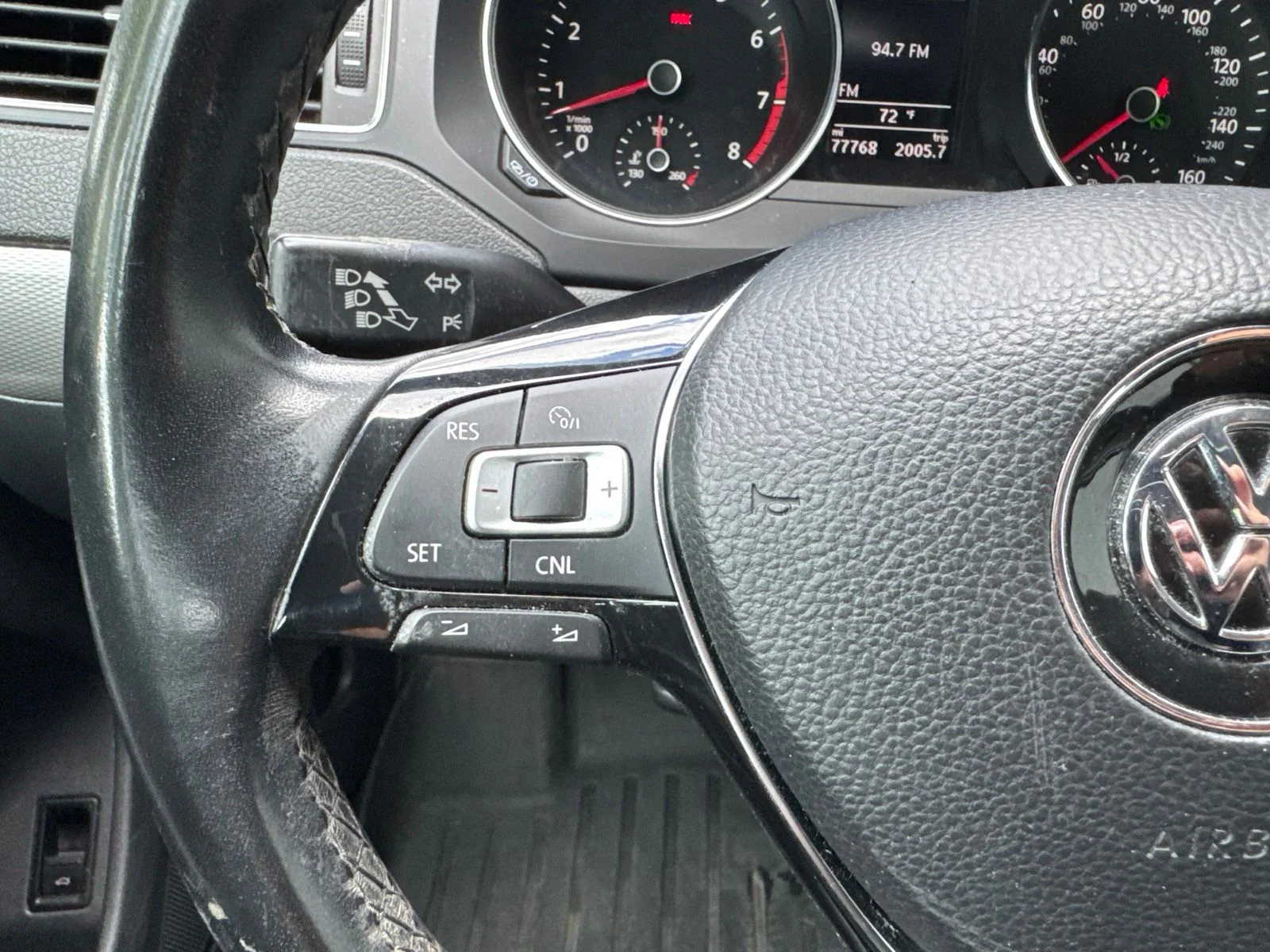 Used 2015  Volkswagen 1.8T SE image 15