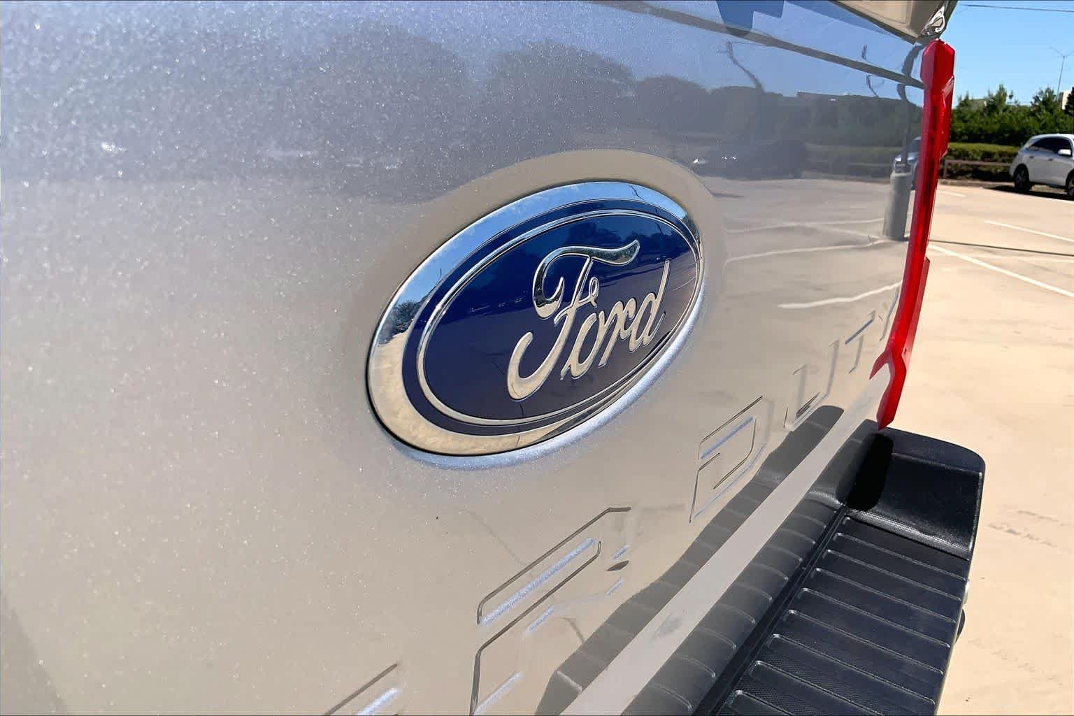 Used 2024 Iconic Silver Metallic Ford XL image 31