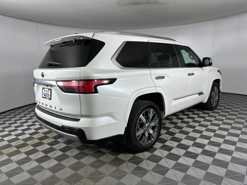 Used 2024 Pearl Toyota Capstone image 12
