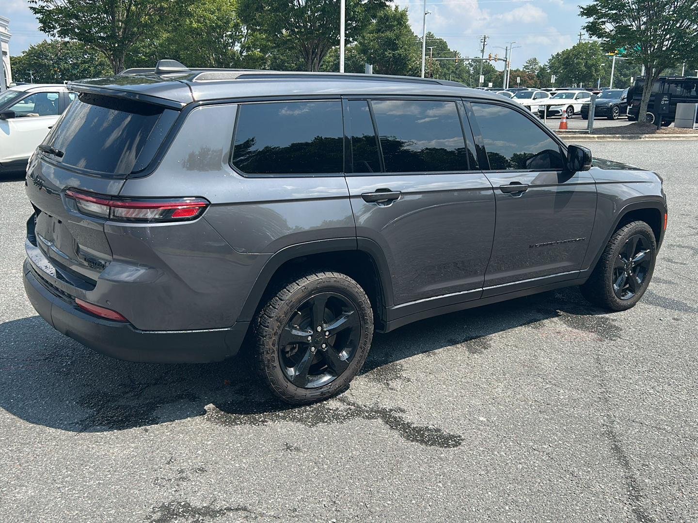 Used 2022 Baltic Gray Metallic Clearcoat Jeep Limited image 5
