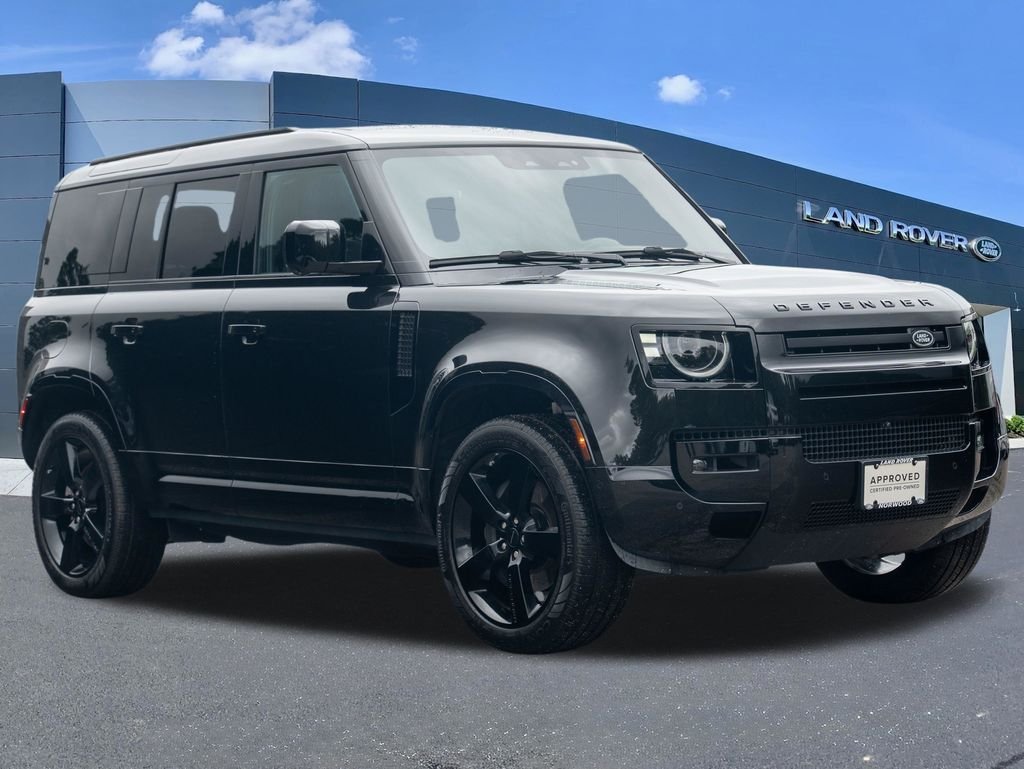 Used 2026 Santorini Black Metallic Land Rover X-Dynamic SE image 3