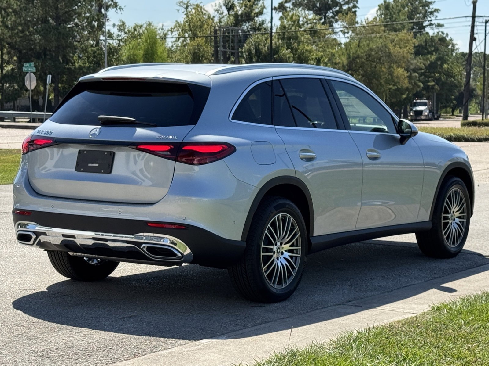 New 2026 Cirrus Silver Metallic Mercedes-Benz GLC 300 image 27