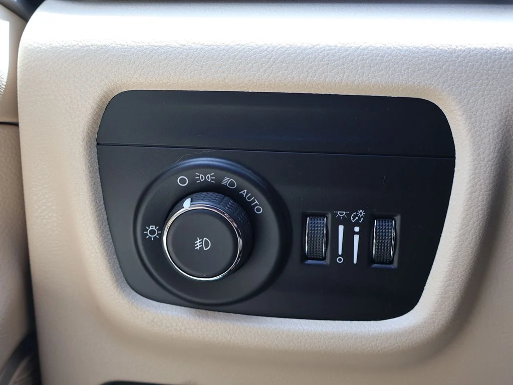 Used 2022 Red Jeep Limited image 46