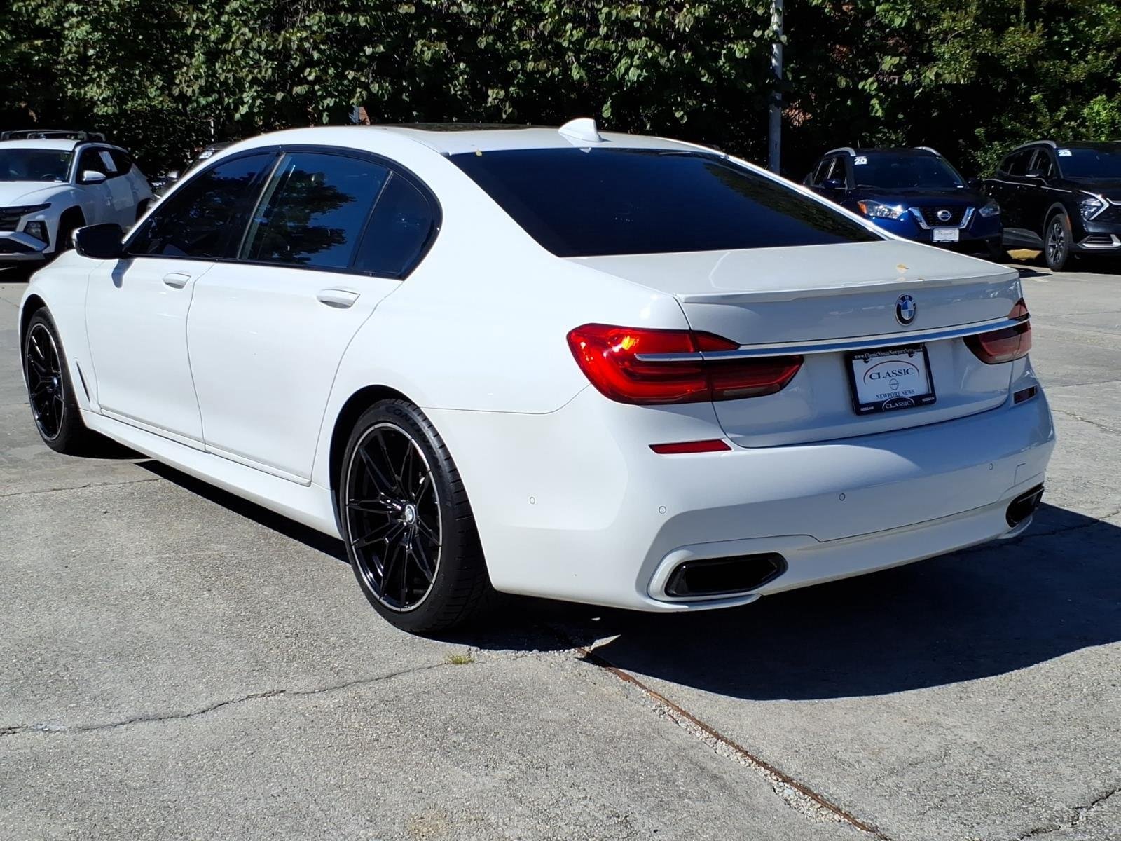 Used 2018 Alpine White BMW 750i xDrive image 9