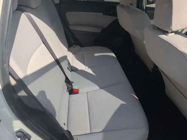 Used 2018 White Subaru 2.5i image 26