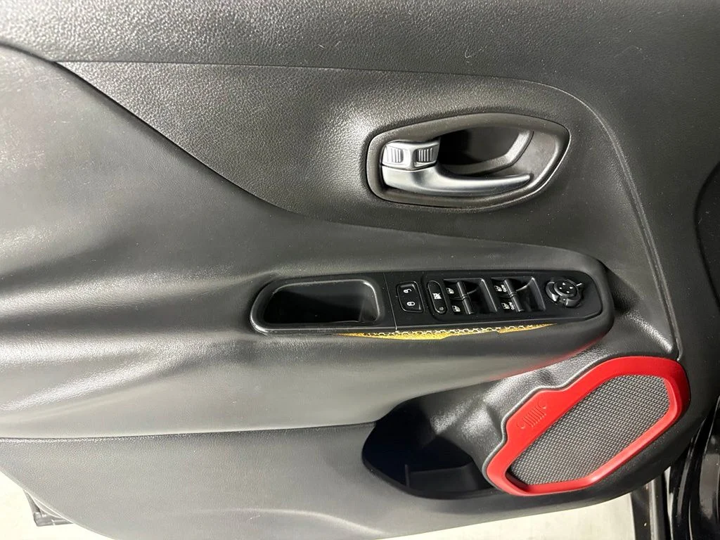 Used 2016 Black Jeep Trailhawk image 19