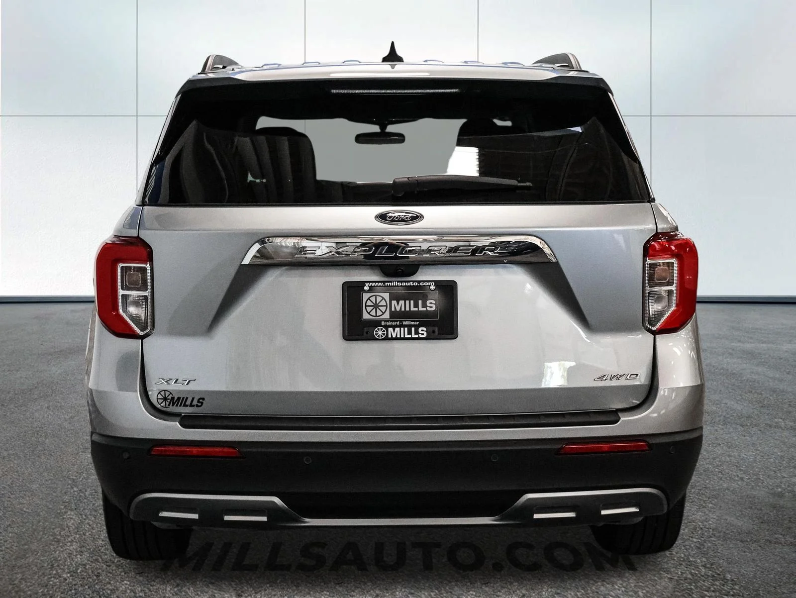 Certified Used 2024 Iconic Silver Metallic Ford XLT image 6
