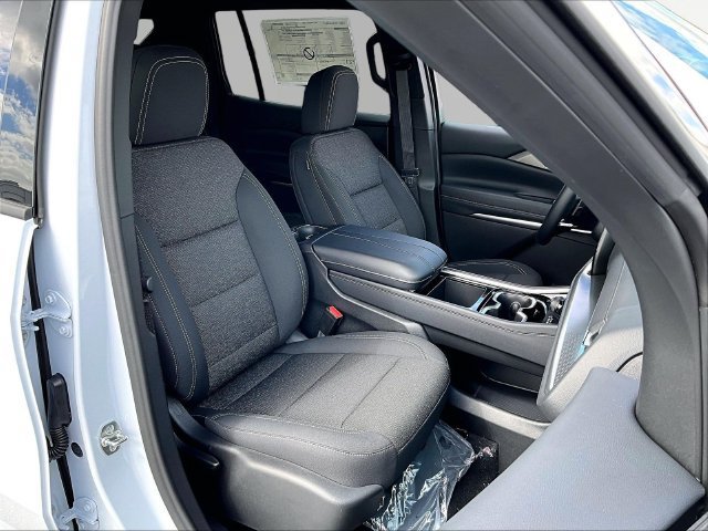New 2027 Polar White Tricoat Chevrolet LT image 30