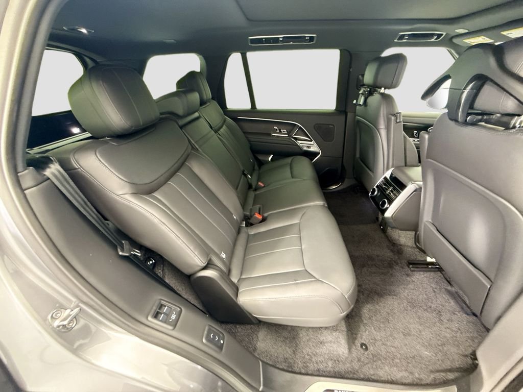 New 2026 Eiger Grey Land Rover SE image 21