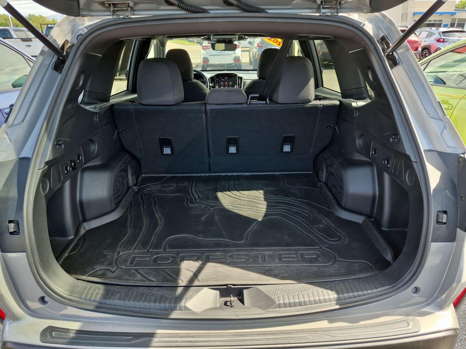 Used 2025 River Rock Pearl Subaru Premium image 27
