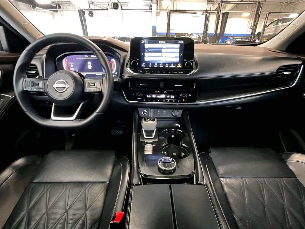Used 2023 Black Nissan Platinum image 22