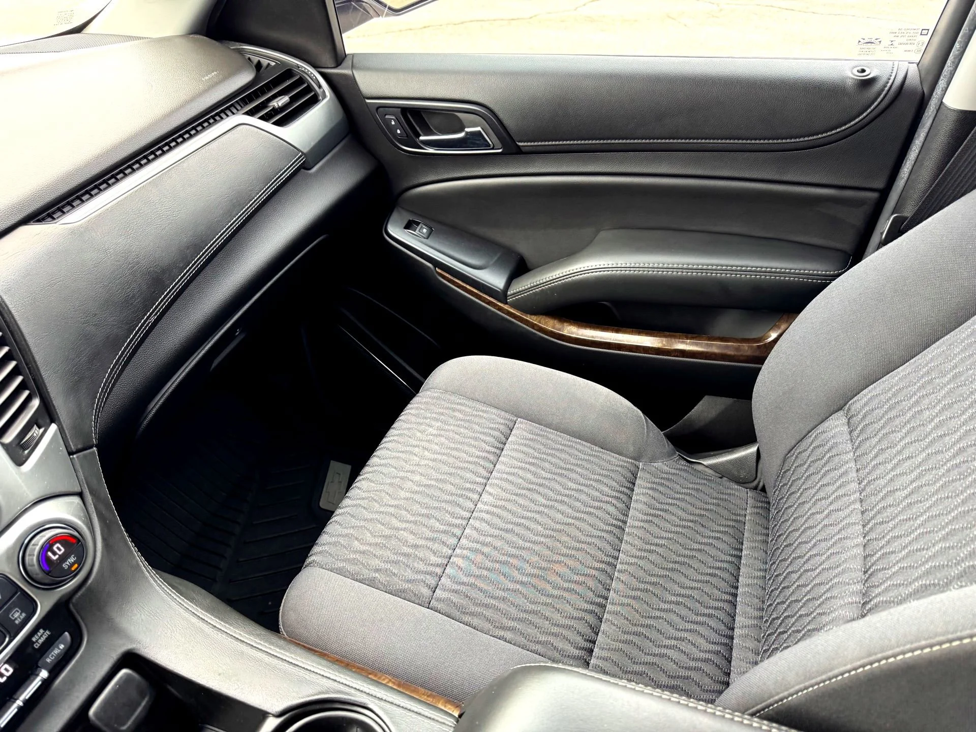 Used 2018 Summit White Chevrolet LS image 31