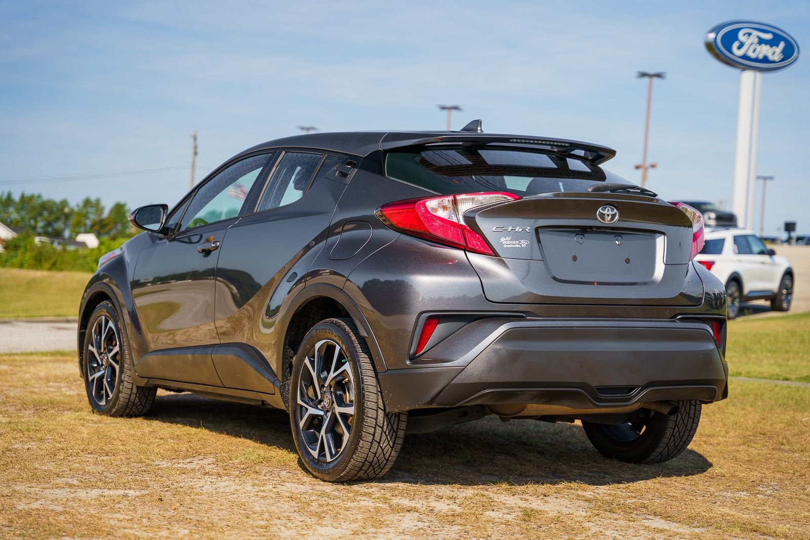 Used 2018 Gray Toyota XLE image 6