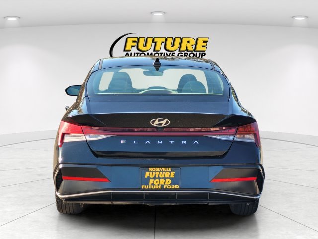 Certified Used 2025 Black Hyundai SEL Convenience image 8