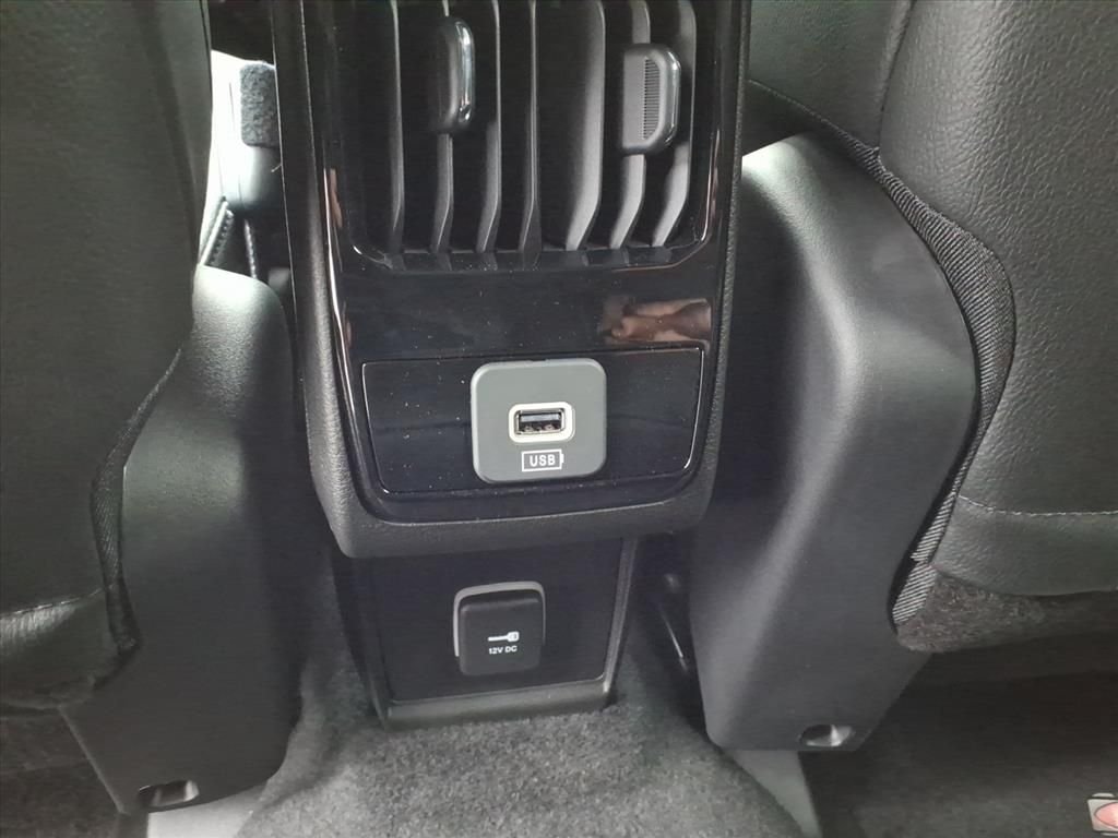 New 2026 Hydro Blue Pearl-Coat Exterior Paint Jeep Latitude image 14