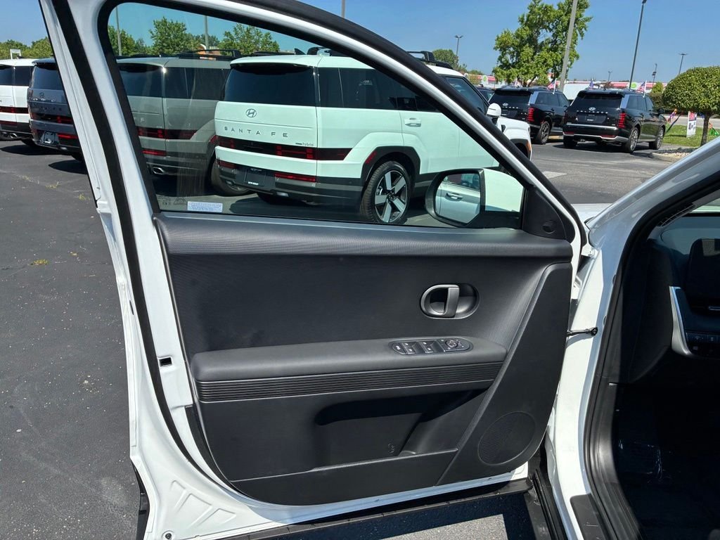 New 2026 White Hyundai SE image 14