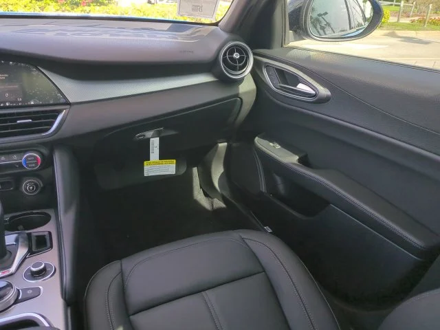 2025 Alfa Romeo Giulia Base - Photo 15