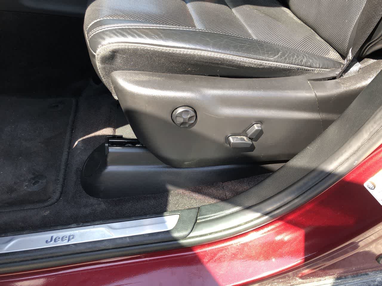Used 2018 Velvet Red Pearlcoat Jeep Limited image 14