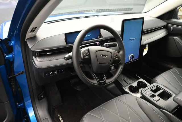 Certified Used 2025 Velocity Blue Metallic Ford Select image 9