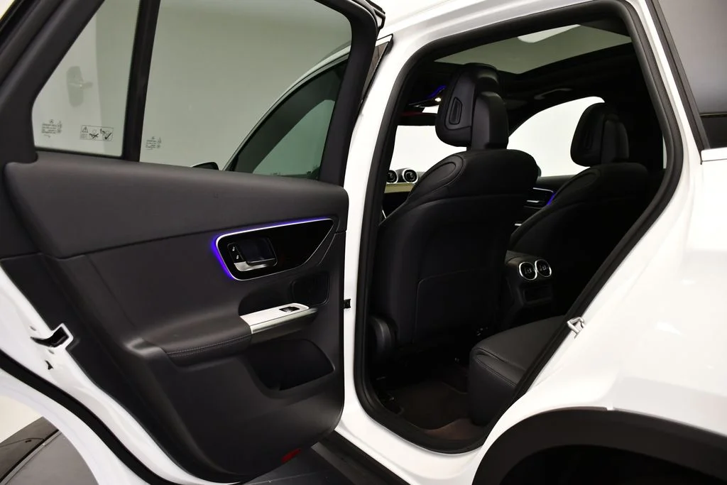 New 2026 Polar White Mercedes-Benz GLC 300 image 40