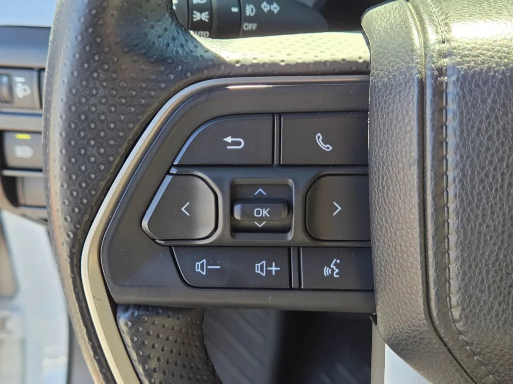 Used 2025 Wind Chill Pearl Toyota SR5 image 22