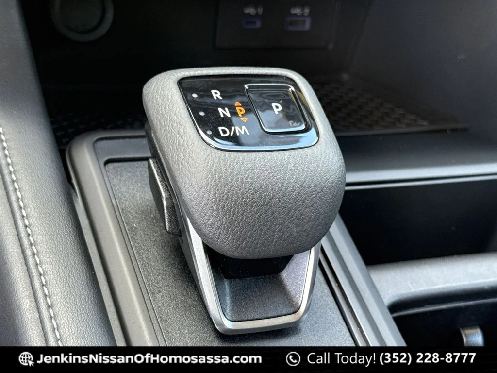 Used 2024 Silver Nissan S image 37