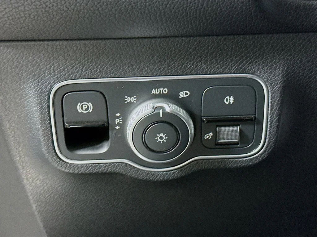 Used 2024 Silver Mercedes-Benz GLB 35 AMG® image 10