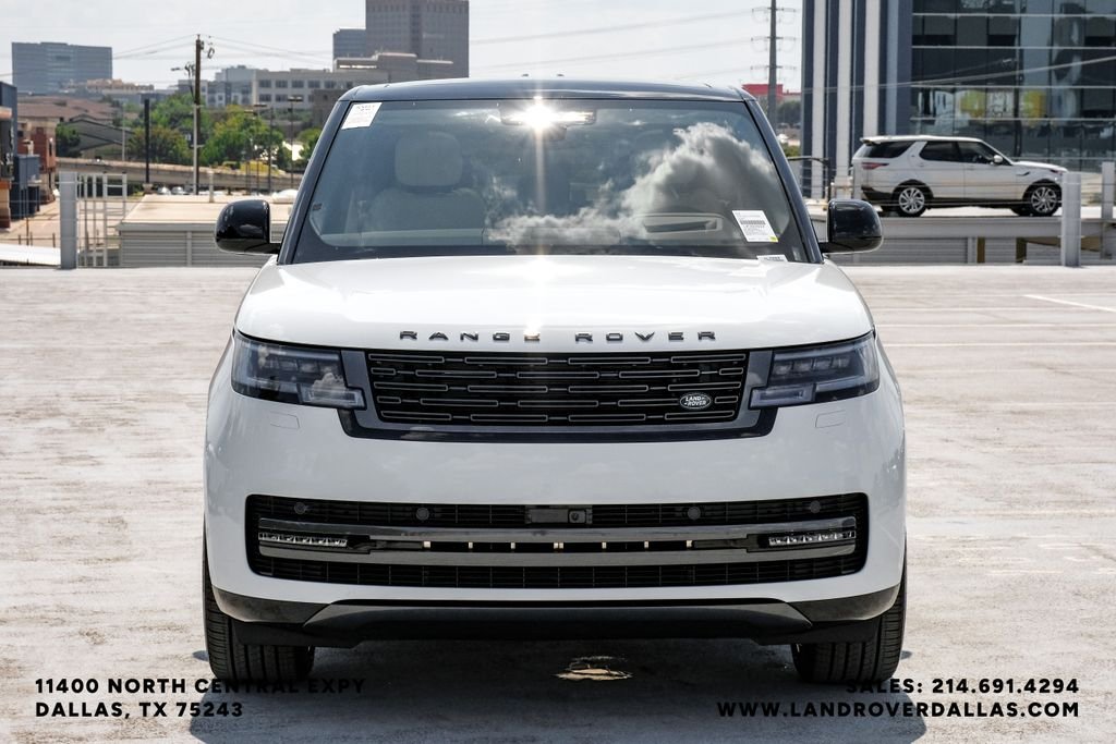 New 2027 Fuji White Land Rover SE image 3