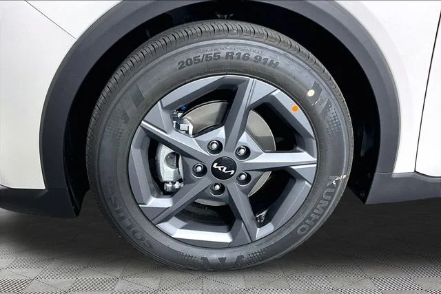 New 2026 White Kia LXS image 13