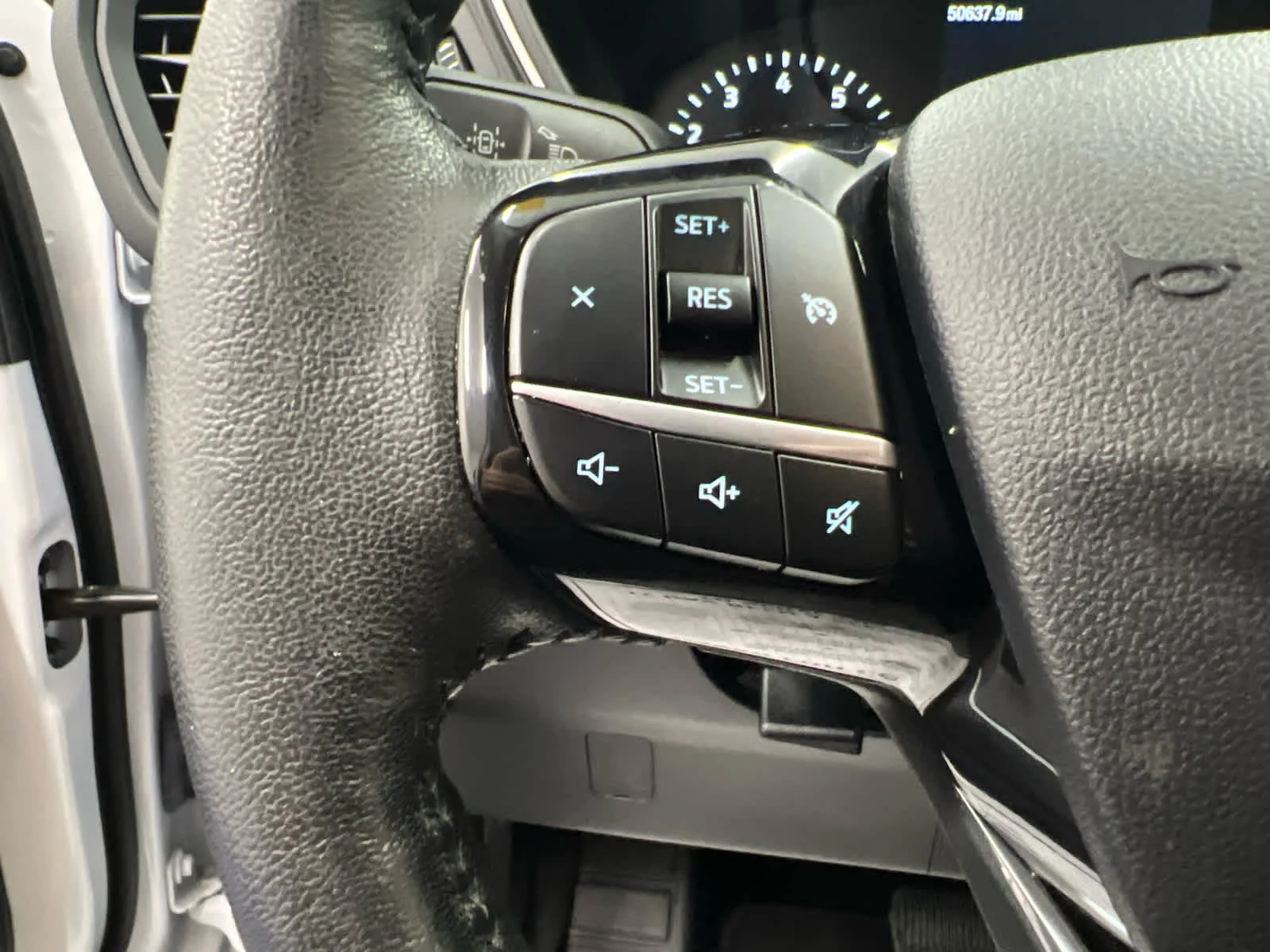 Used 2021 Oxford White Ford SE image 13