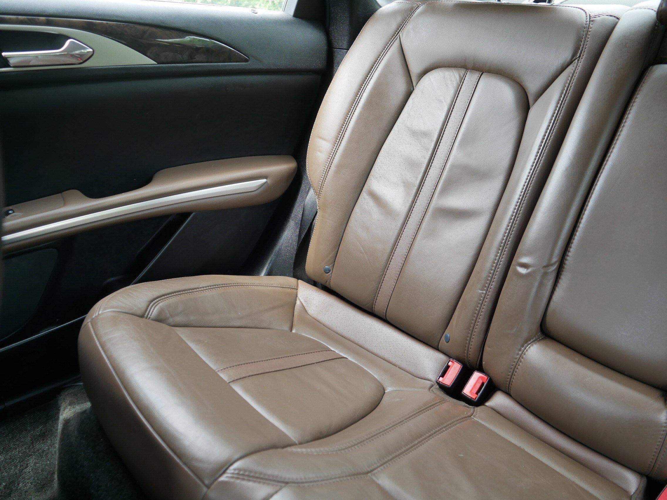 Used 2015 White Platinum Metallic Tri-Coat Lincoln Hybrid image 12
