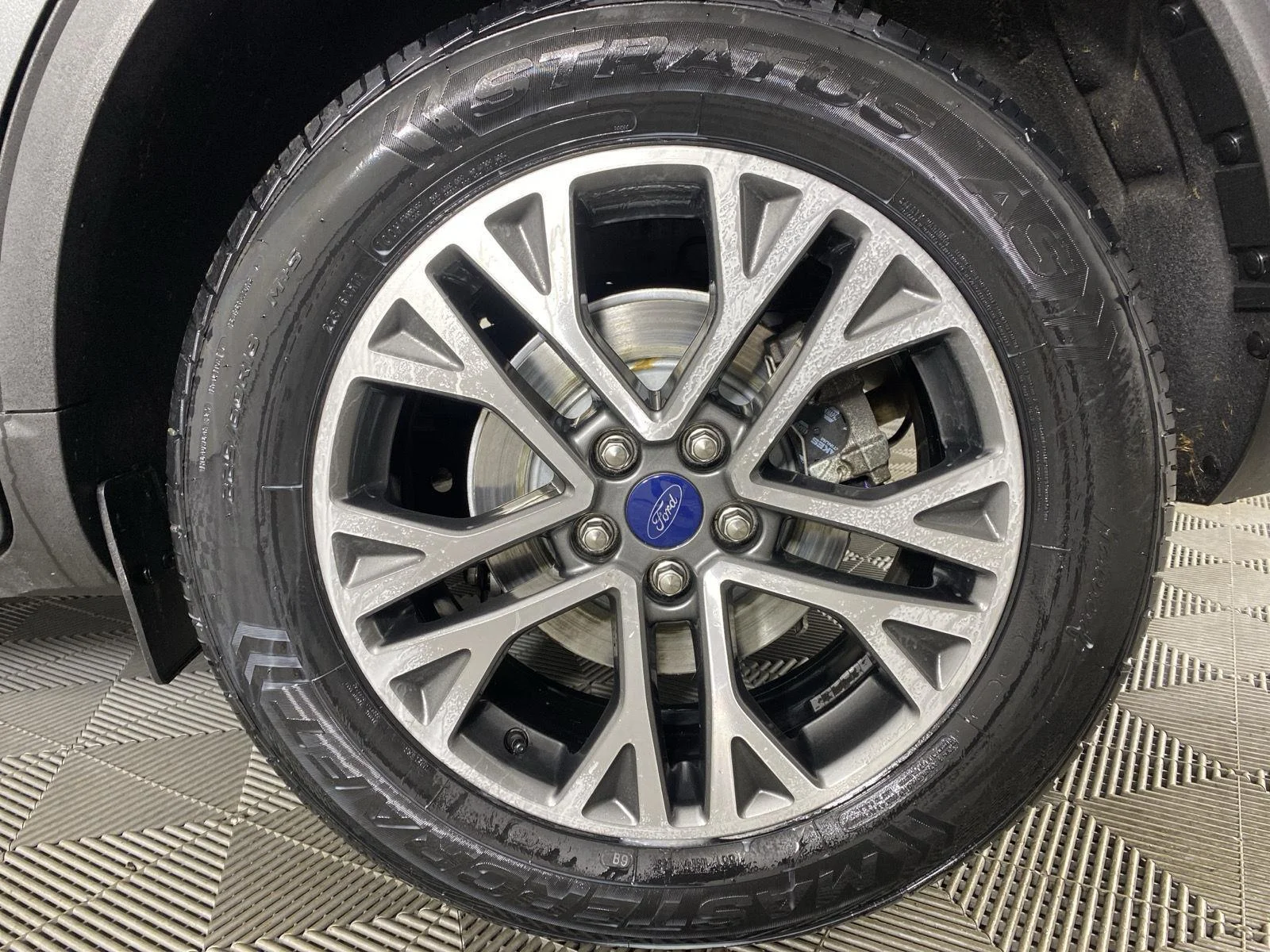Used 2020 Magnetic Ford SEL image 9
