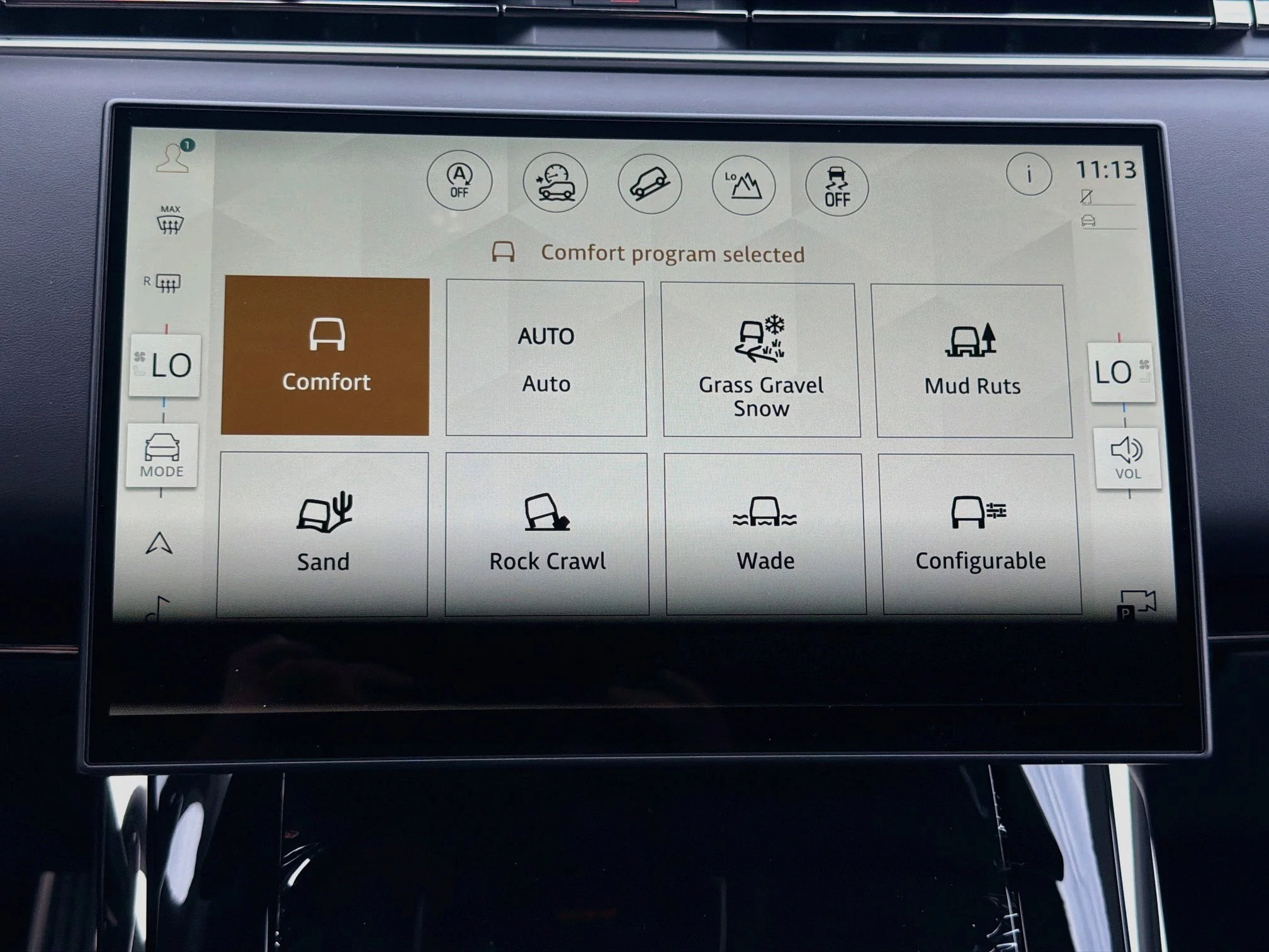 New 2026 Santorini Black Land Rover Dynamic SE image 46