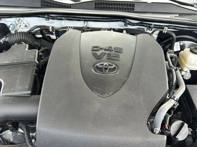 Used 2023 White Toyota SR5 image 34