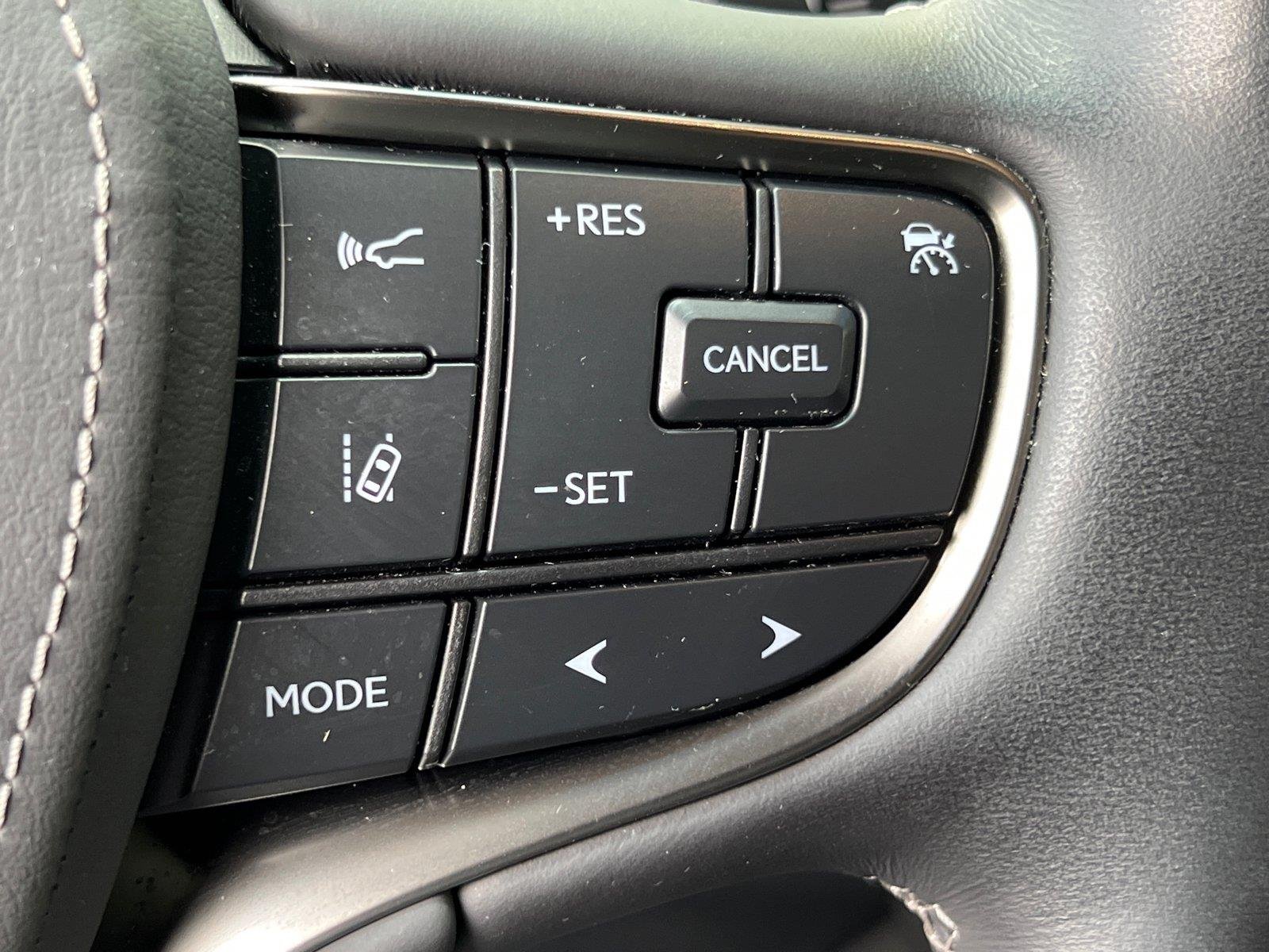 Used 2023 Eminent White Pearl Lexus 500 Luxury image 26