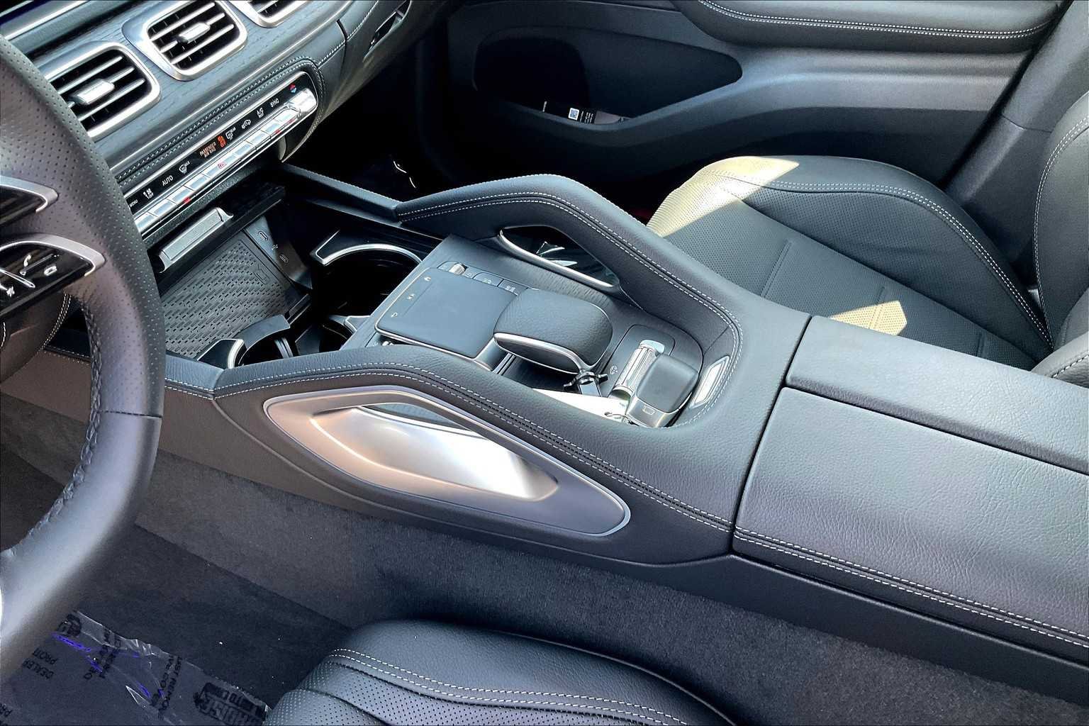 New 2026 MANUFAKTUR Moonlight White Metallic Mercedes-Benz GLE 580 image 10