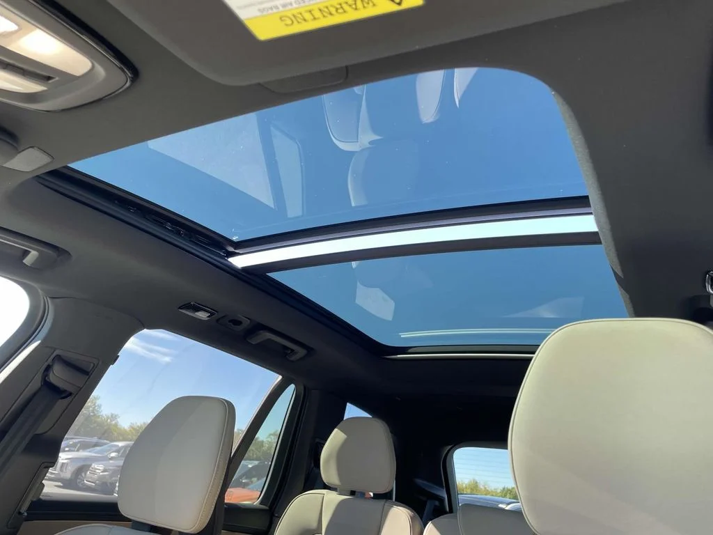 2026 Volvo XC90 Plus - Photo 10
