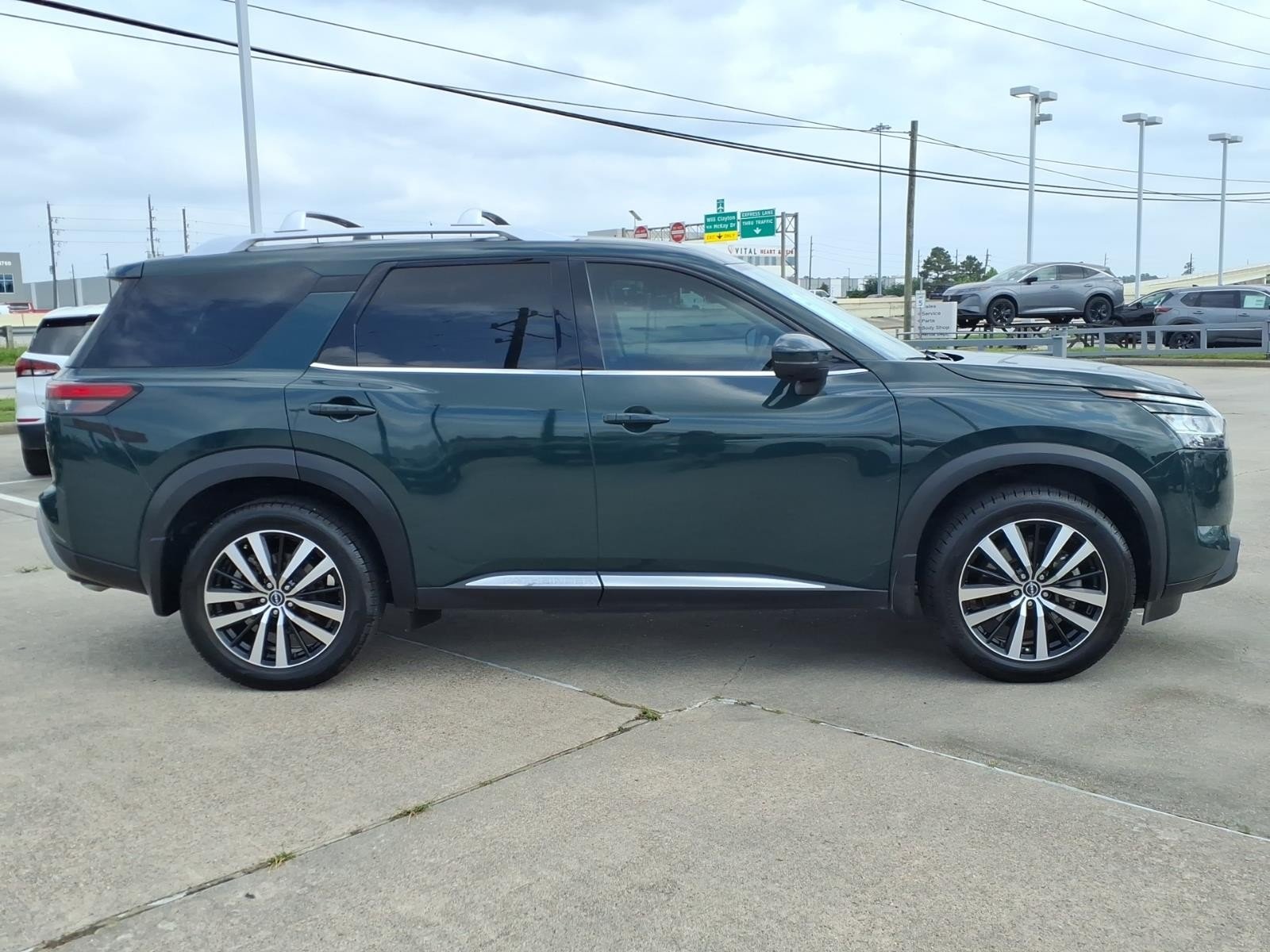 2024 Nissan Pathfinder Platinum - 3
