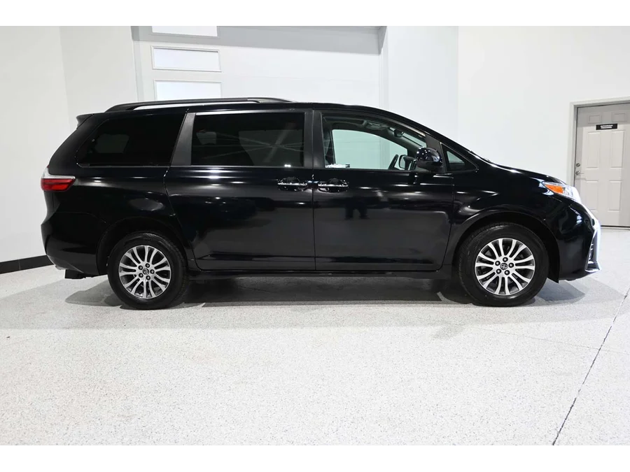 Used 2019 BLACK Toyota XLE Mobility Handicap Van image 5