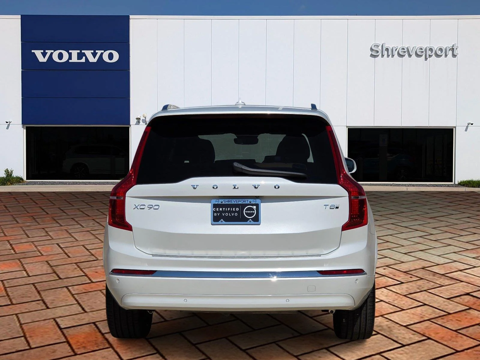 Used 2025 Crystal White Metallic Volvo Ultra image 5