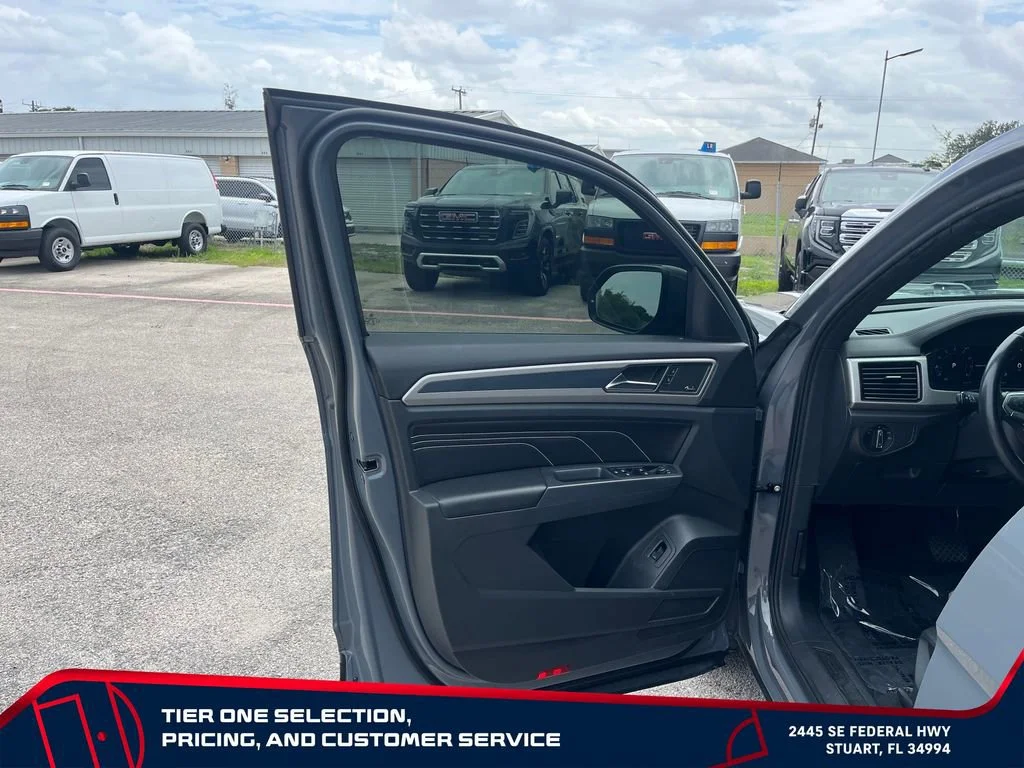Used 2020 Gray Volkswagen 3.6L V6 SEL Premium image 11