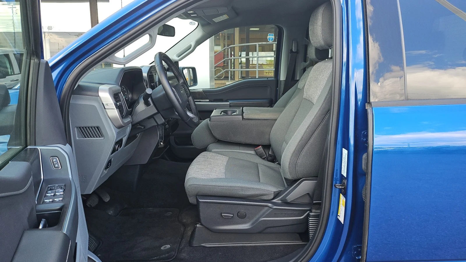 Used 2023 Blue Ford XLT image 13