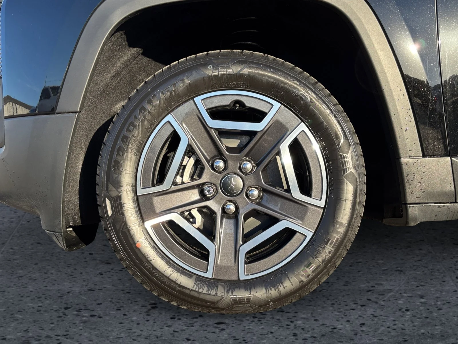 New 2026 Diamond Black Crystal Pearl Jeep Laredo image 9
