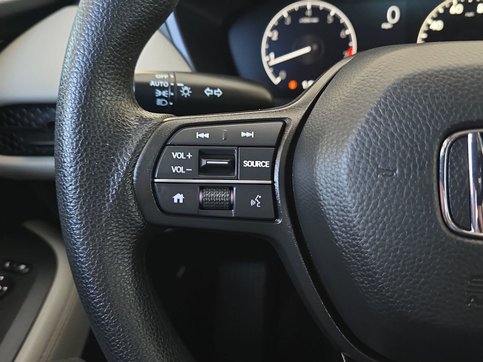 Used 2025 Silver Honda LX image 19
