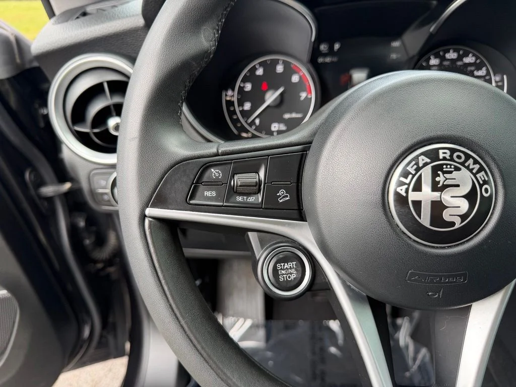 Used 2018 Black Metallic Alfa Romeo Base image 17